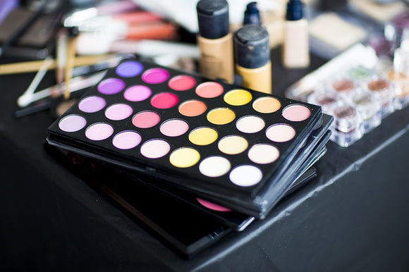 Three Essentials You Need to Do Your Makeup